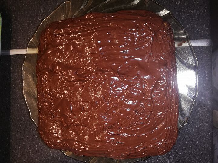 Квадратный шоколадный торт Твикс