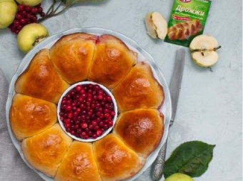 Фото рецепта Пирог с яблоками и брусникой