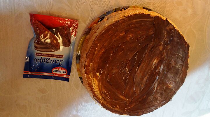 Бисквитный тортик с шоколадной глазурью фото