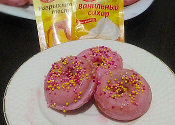 Розовые мини-пончики