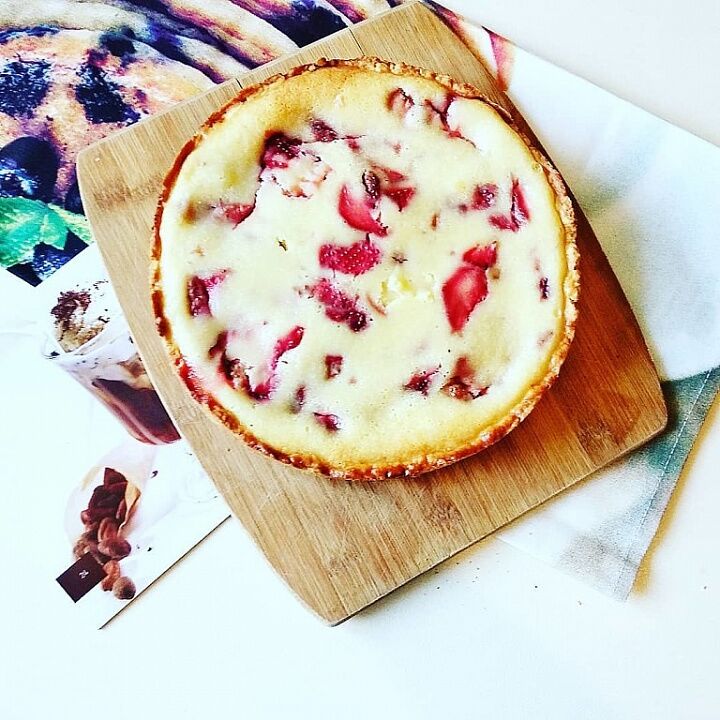 Цветаевский пирог с замороженной клубникой фото