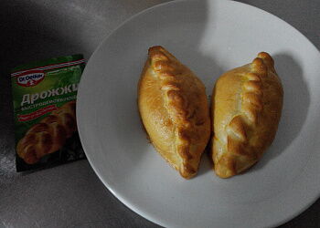 Пирожки с луком и яйцом