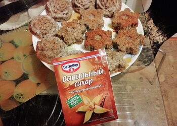 Финансье с маком и персиками