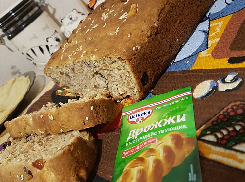 Цельнозерновой хлеб с изюмом и орехами