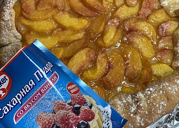 Галета с сочными персиками
