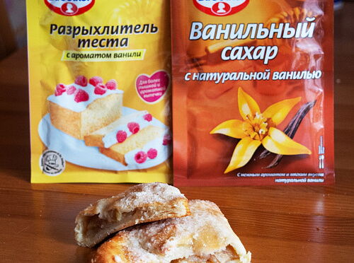 Фото рецепта Слойки с бананом и яблоком из творожного теста