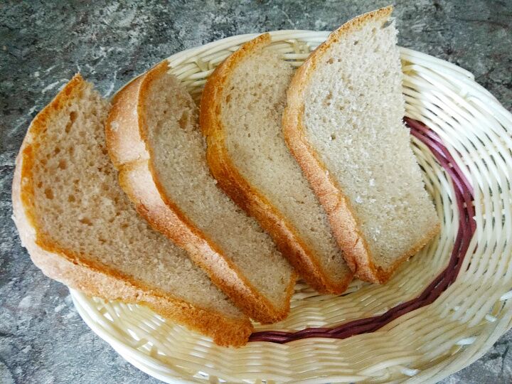 Хлеб из цельнозерновой муки фото