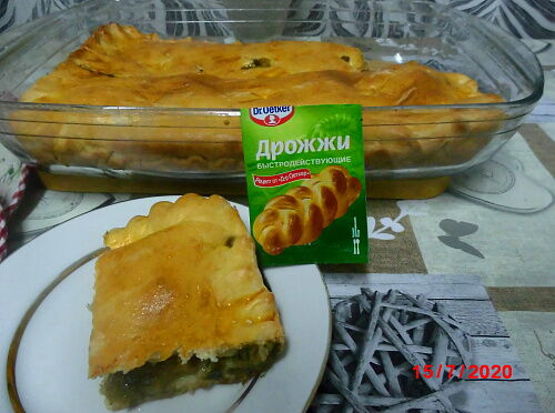 Пирог с яблоками и щавелем