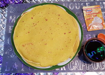 Яркие блинчики с куркумой
