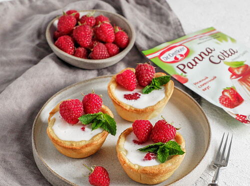 Фото рецепта Тарталетки с Панна-Коттой и малиной