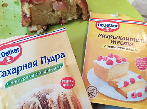 Фото рецепта Творожный кекс с изюмом и яблоком