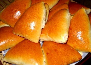 Булочки с абрикосами.