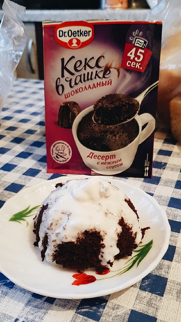 Шоколадный брауни с мороженым фото