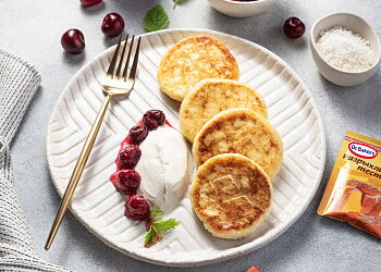 Cырники с вишневым вареньем