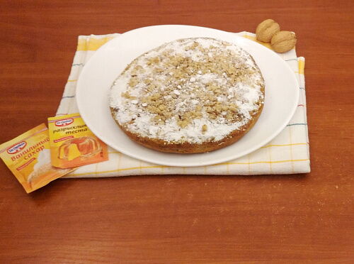 Фото рецепта Морковный пирог с грецкими орехами в мультиварке