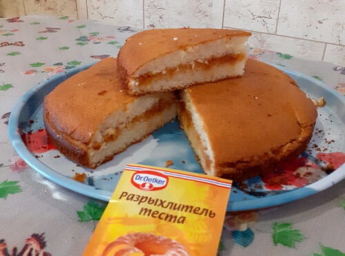 Заливной пирог с абрикосовым вареньем