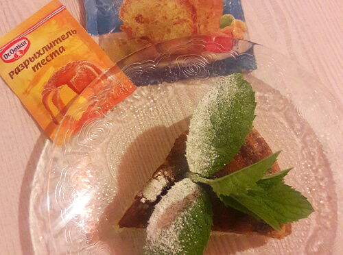 Шарлотка с яблоками и творогом в мультиварке.