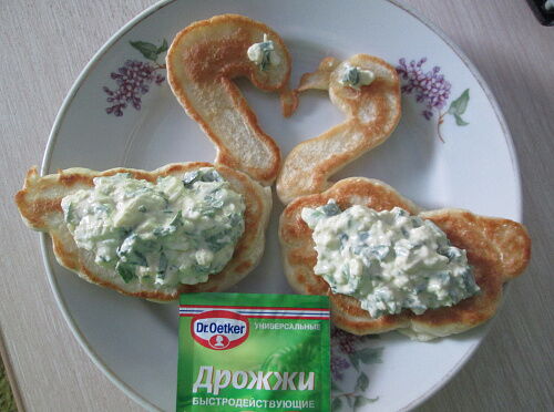 Лебеди из оладий