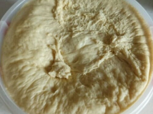 Фото рецепта Сдобное тесто на молоке и ряженке