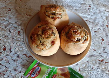 Булочки с чесноком, сыром и зеленью