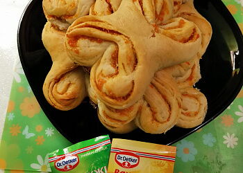 Бабочки с курагой из дрожжевого теста без яиц