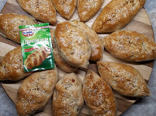 Фото рецепта Пироги с капустой, зеленью и яйцом