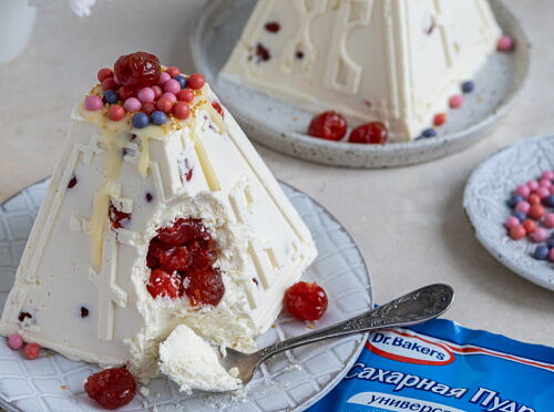 Фото рецепта Творожная пасха с вишней