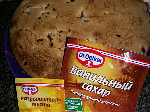 Фото рецепта Шарлотка с яблоками и малиной