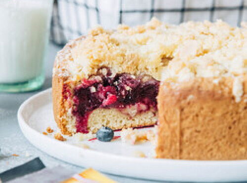 Фото рецепта Вишневый пирог с миндальным штрейзелем