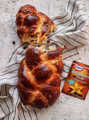 Пасхальная булка с изюмом