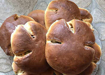 Дрожжевые булочки с изюмом, яблоками и корицей 