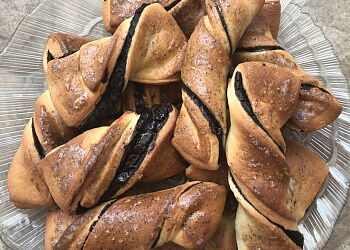 Дрожжевые булочки с шоколадным пудингом 