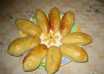 Пирожки с клубничным вареньем