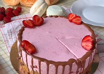 Клубничный тортик без выпечки