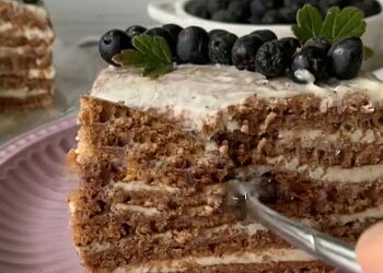 Нежный тортик с ягодами