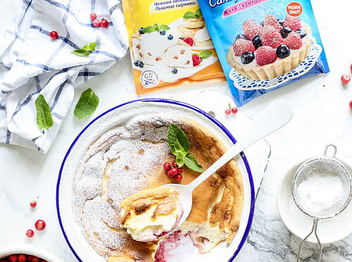 Фото рецепта Нежнейшая творожная запеканка с брусникой