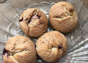 Булочки без дрожжей с вишней и корицей