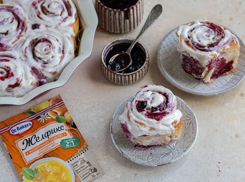 Фото рецепта Синнабоны со смородиновым джемом