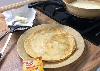 Масляные блины на молоке с ванилью
