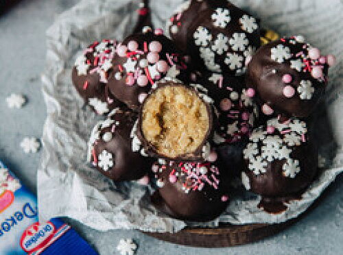 Фото рецепта Трюфели из печенья с посыпками