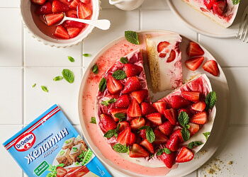 Йогуртово-клубничный торт