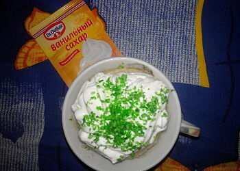 Кокосовый кекс в кружке