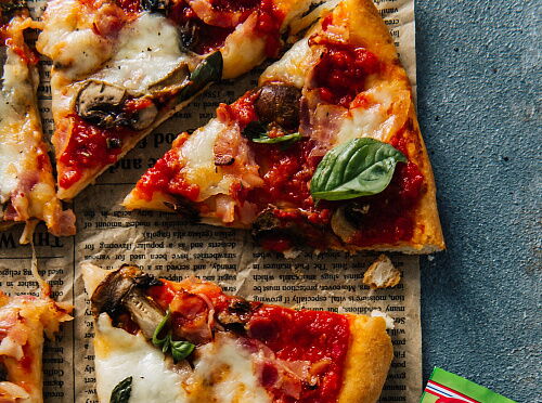 Фото рецепта Пицца с грибами и беконом