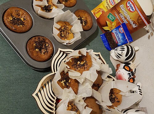 Фото рецепта Кексы на ряженке с грецкими орехами