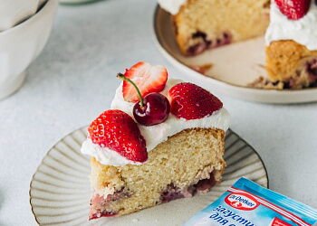 Пирог с клубникой и сливками