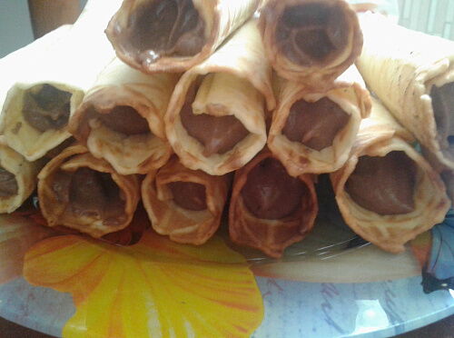 Фото рецепта Вафельные трубочки с шоколадным кремом