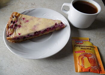 Пирог с замороженной брусничкой
