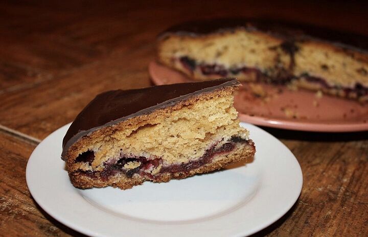 Вишнёвый пирог с шоколадом фото
