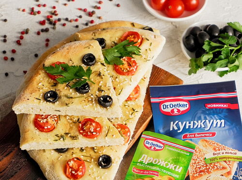 Фото рецепта Фокачча с маслинами и черри