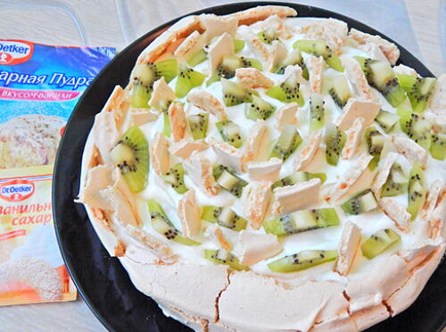 Фото рецепта Десерт «Павлова» с киви